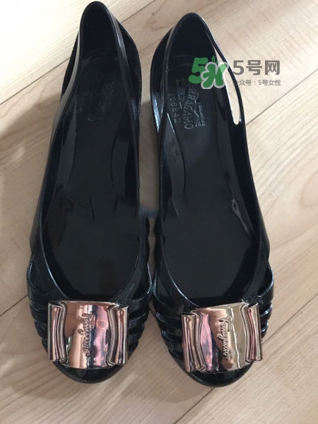 真假怎么辨别_菲拉格慕糖果鞋真假对比图j9九游会俱乐部登录入口菲拉格慕女鞋